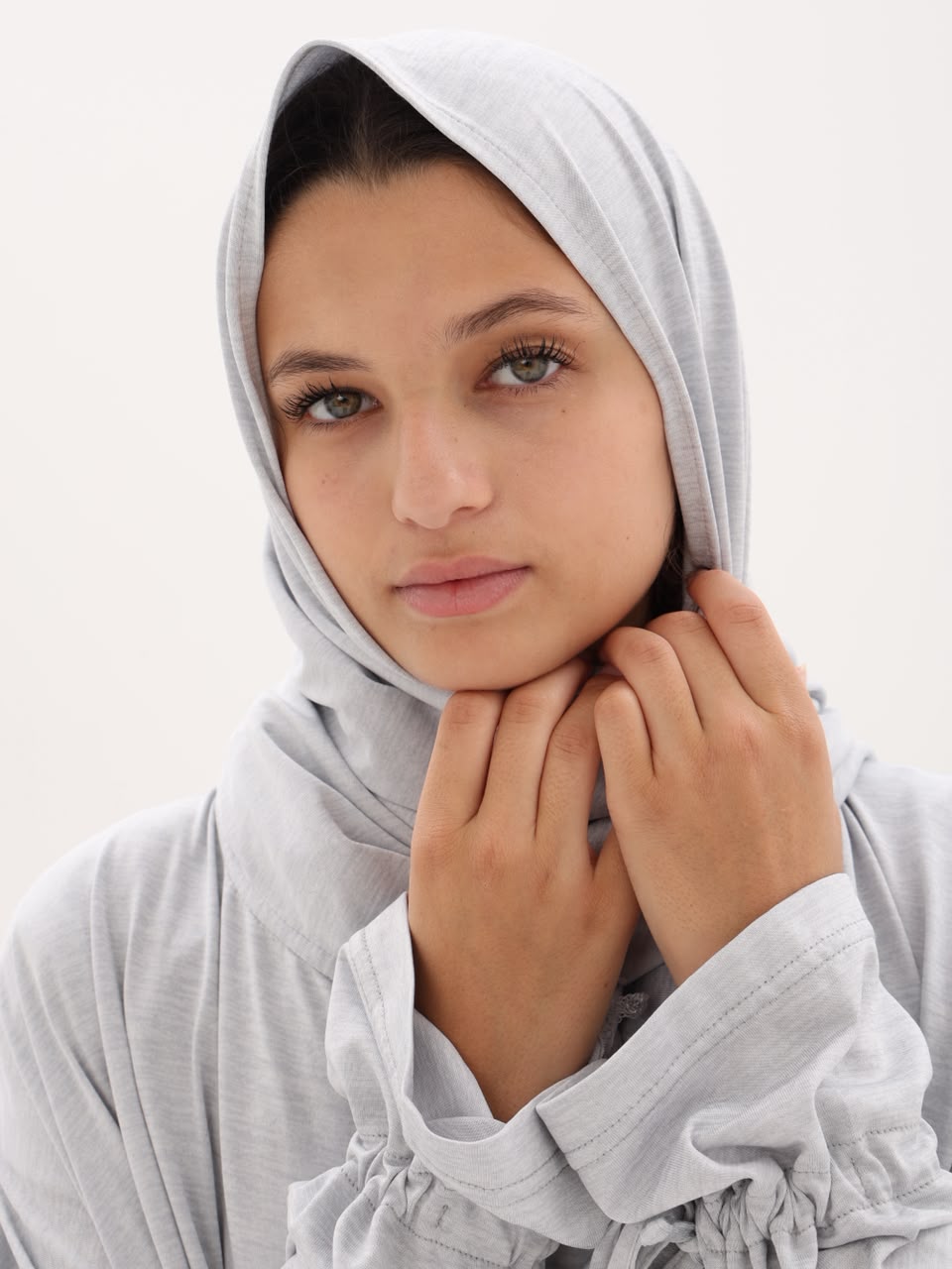 Close-up of the hooded scarf in cloud grey jersey